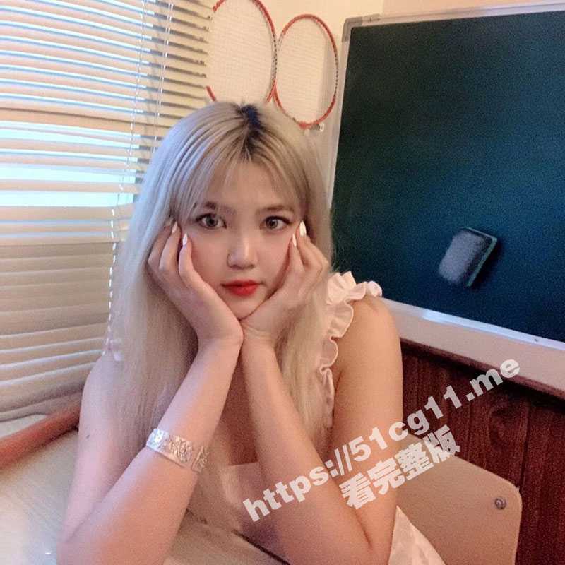 江汉大学文理学院 极品高颜值反差学妹 郭淑瑶 身材妖娆的大三女友成为自己的泄欲母狗！扩口器吐舌插逼自慰等样样精通！ - 51吃瓜网-51吃瓜网