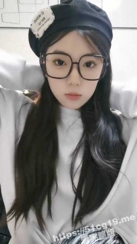 超级清纯学生妹 竟是个拥有巨乳肥臀的极品反差婊 为金主爸爸录制疯狂自慰视频-51吃瓜网