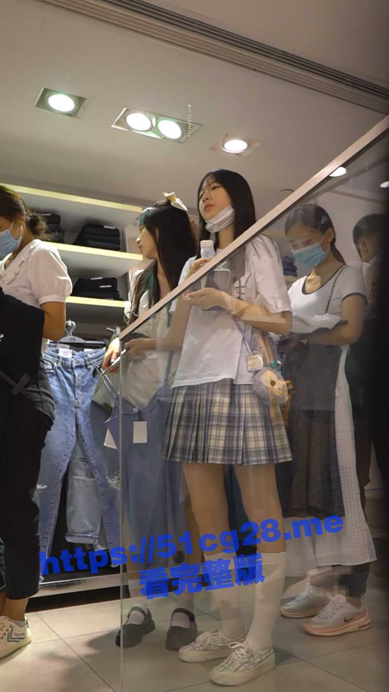 广州商场惊现偷拍狂魔，被人发现后报警，在手机里找出偷拍视频 - 51吃瓜网-51吃瓜网