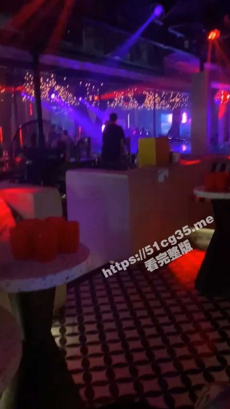 极品反差母狗酒吧发情 被带去洗手间爆操 撅着雪白屁股被抠到高潮-51吃瓜网