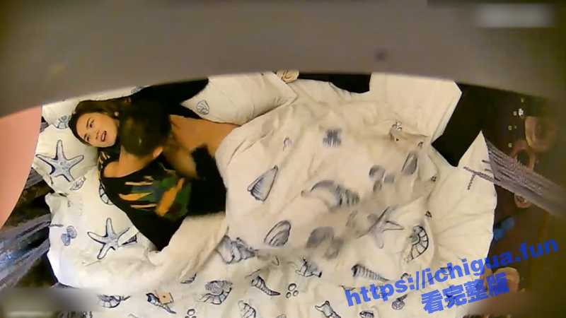 偷情男女在酒店干柴烈火激烈啪啪 正要发起最后的冲刺时抬头发现摄像头瞬间萎缩 然后起身怒拆摄像头-51吃瓜网