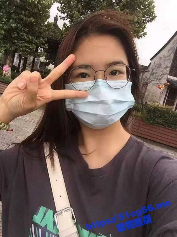 广州极品眼镜娘 在家全裸自拍给炮友 被炮友曝光 求瓜友们辱骂 剃毛骚逼母狗高潮！-51吃瓜网