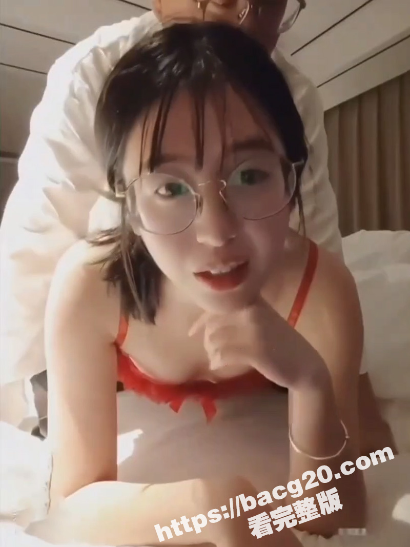 淫妻绿帽 南瓜糯米饭 献妻给自己老板 看着肉棒插入妻子的嘴 在被大鸡巴暴力抽插 内心得到了极大的满足 - 51吃瓜网-51吃瓜网