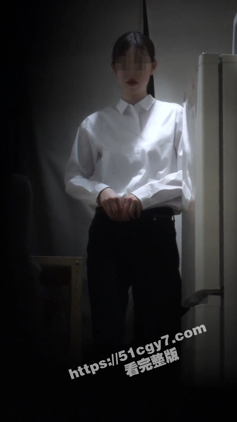 大学女生宿舍偷拍系列 赤裸女大学生浴室春光被舍友全程拍摄 偷窥多位极品嫩妹的白嫩躯体 - 51吃瓜网-51吃瓜网