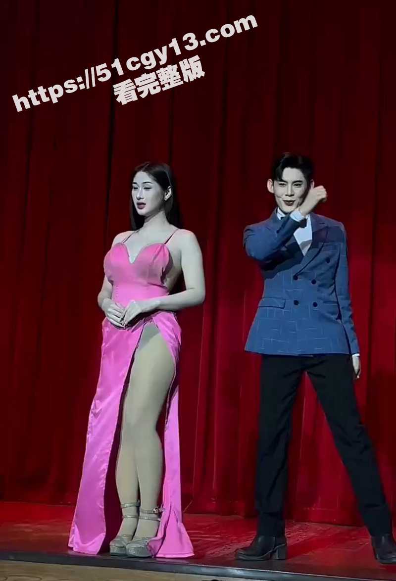 泰国最火的擦边脱口秀 金东尼歌舞团人妖 用骚咪咪勾引观众 竟被团长龙爪手戳破大奶！ - 51吃瓜网-51吃瓜网