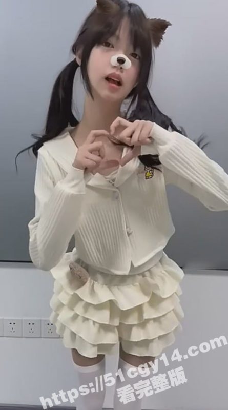 火爆全网的和服女孩 莹莹哦u 顶级白幼瘦身材 粉嫩白虎就是天生的精盆肉便器！-51吃瓜网