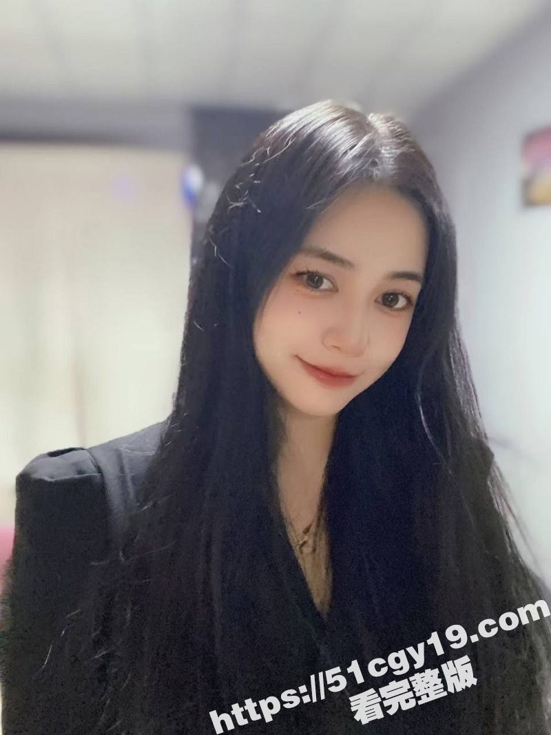 重庆财经学院反差母狗 夏兹热丽 刚破处就被拍下口爆颜射 干完还舔精自拍 真是骚极了！ - 51吃瓜网-51吃瓜网