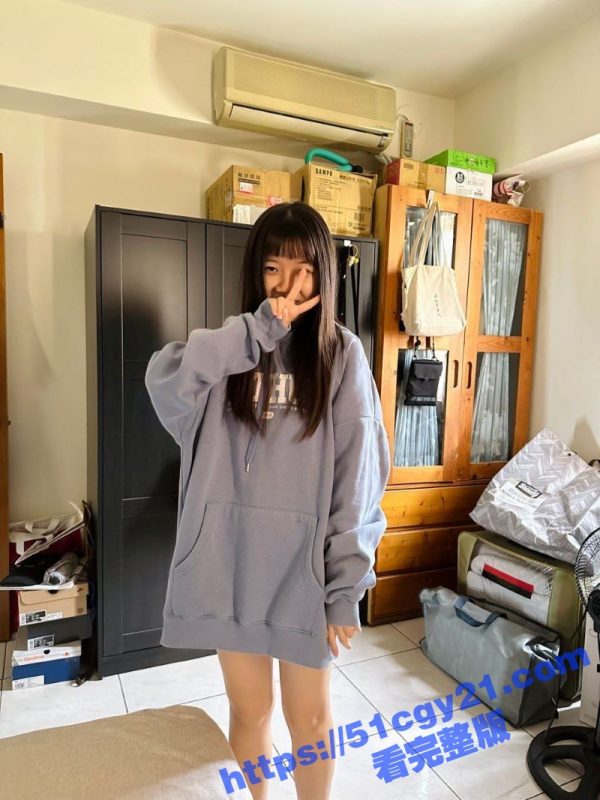 女大学生被男友调教视图流出 清纯少女变骚浪尤物 戴着肛塞被无套猛操嫩穴 爽的直翻白眼！-51吃瓜网