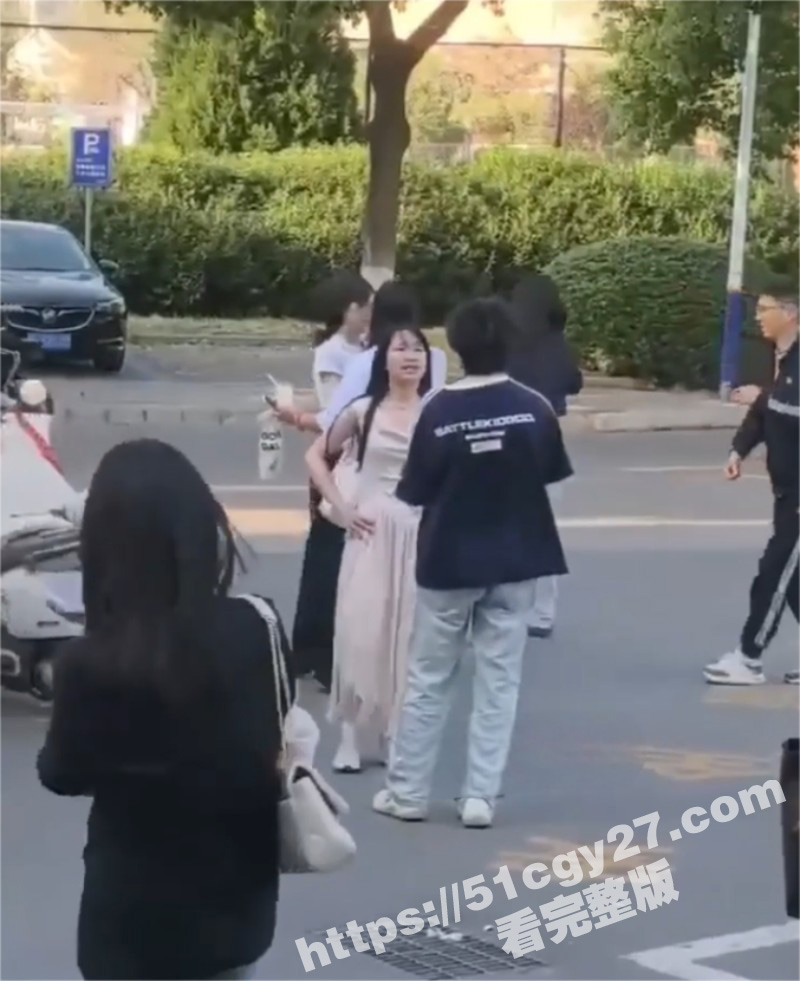 滁州某学院渣男出轨多人 被女友大庭广众之下怒扇耳光 后被曝出男女方竟是双双出轨! - 51吃瓜网-51吃瓜网