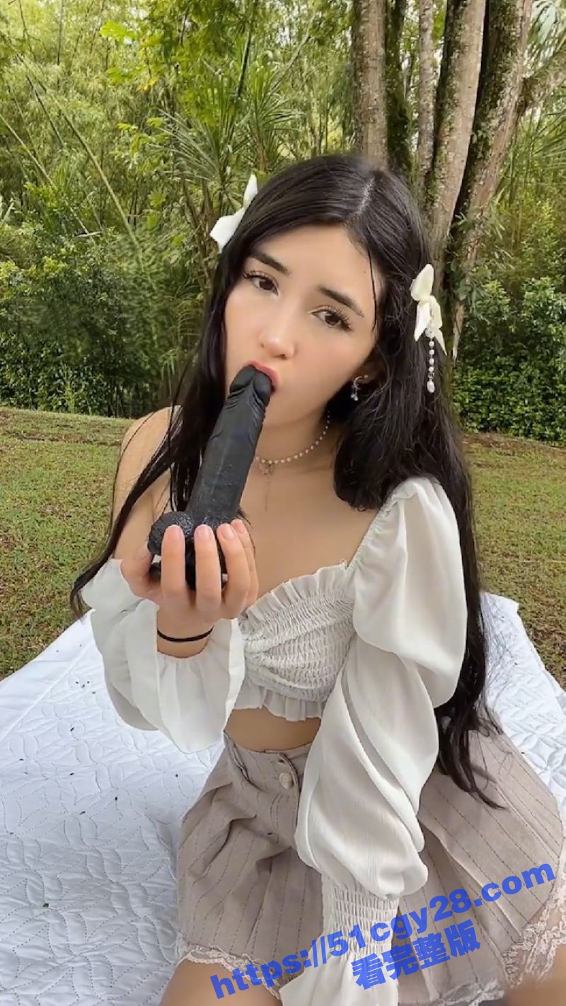 20岁亚裔博主 Catsara 大尺度自慰福利 娇嫩肌肤吹弹可破 户外道具激情自慰 画面无比香艳! - 51吃瓜网-51吃瓜网