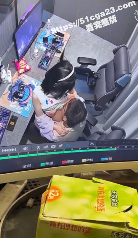 淫欲狗男女精虫上脑 竟在网吧包间放纵肉欲 妹子女上位坐屌任其吸奶 粉嫩乳头清晰可见！-51吃瓜网