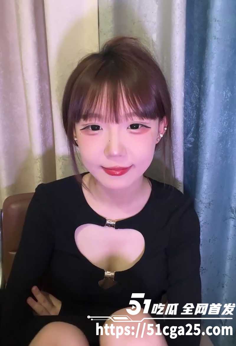 00后小美女直播自慰秀 翘臀嫩妹全裸露粉嫩小穴 怼镜头揉逼自慰白浆直流 骚到粉丝鼻血狂喷! - 51吃瓜网-51吃瓜网