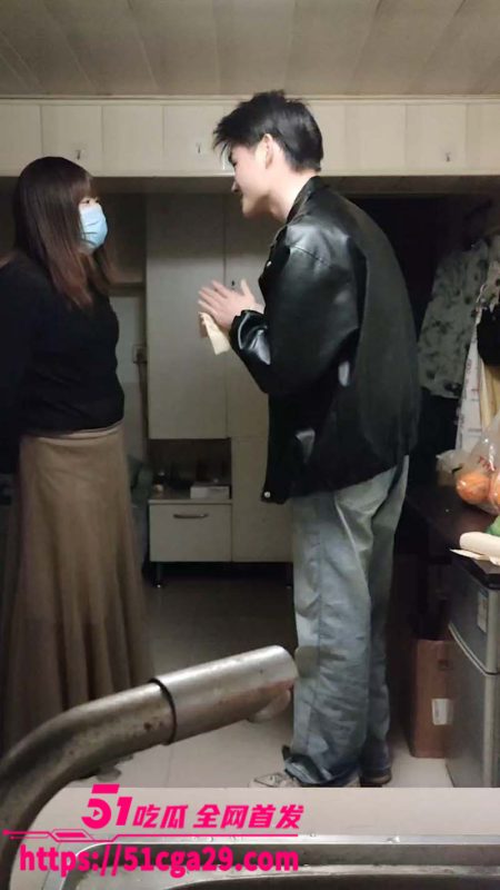 南京伪娘阿红事件 最耀眼的男嘉宾 皮衣哥 闪亮登场!-51吃瓜网