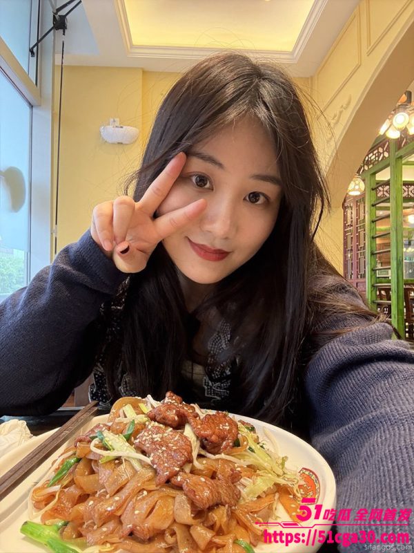 高颜值网红 依依 自拍私密视频流出 纤细长腿搭配各种丝袜 白嫩肉体全裸展现顶级诱惑!-51吃瓜网