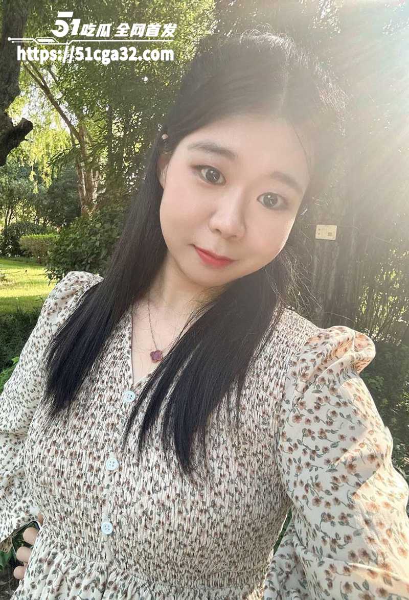 福建已婚人妻绿帽性爱视频流出 绿帽夫妇约单男爆操淫妻 骑脸舔逼撅腚后入 老公边看边拍还打飞机！ - 51吃瓜网-51吃瓜网