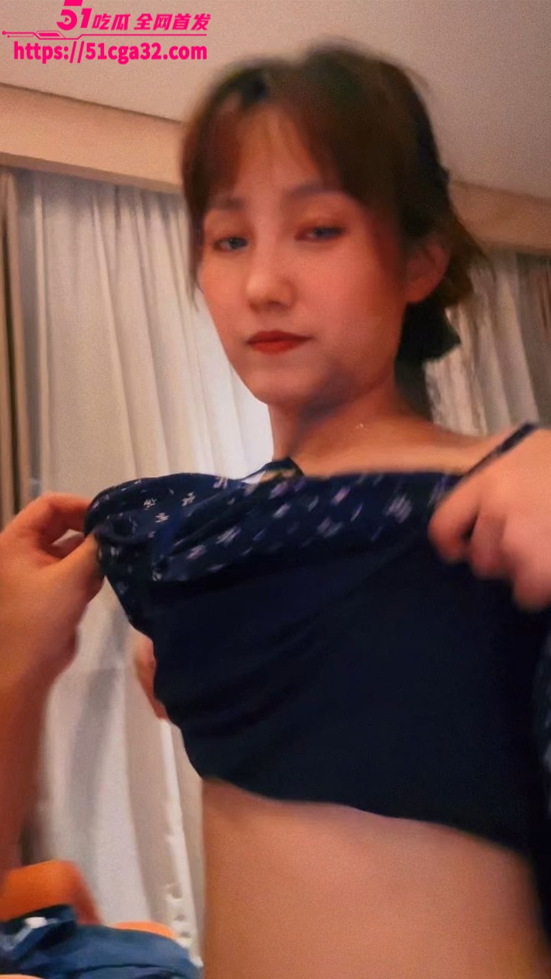 清纯反差小母狗 被前男友抬腿猛操 后入抽插被干到抽搐 身姿摇曳抚媚淫荡！ - 51吃瓜网-51吃瓜网