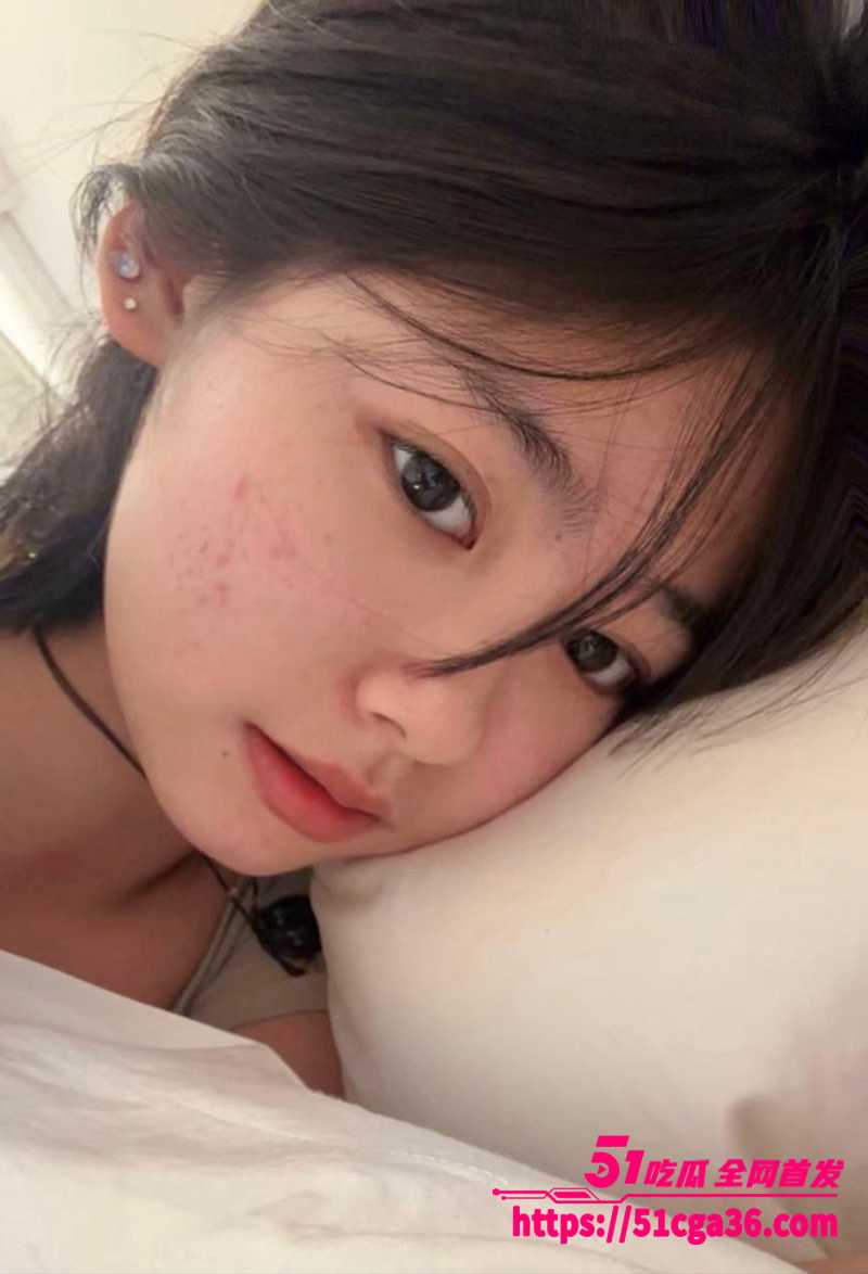 清纯反差女大学生不雅视频流出 趁室友熟睡拍露穴淫片 穿白色网袜为金主足交！ - 51吃瓜网-51吃瓜网