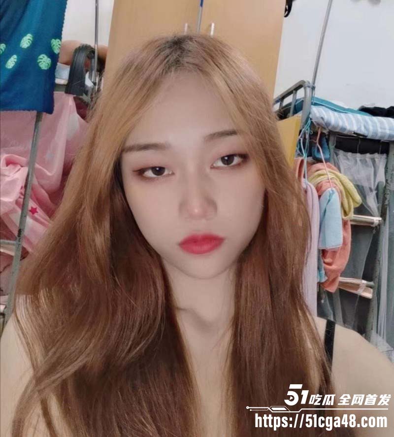 四川成都高颜值厂妹 转行下海卖逼 价格低廉床技狂野 露脸口交风骚程度堪比资深骚鸡! - 51吃瓜网-51吃瓜网