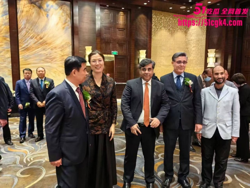 南京人妻 朱长银 多地实行诈骗用肉体换取资源 深圳多位领导的精盆 大量性爱视频被曝光！-51吃瓜网