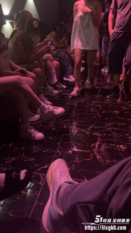 火爆全国的莎舞厅内部偷拍摄像 20元5分钟肆意揉奶扣逼 擦边玩法层出不穷！-51吃瓜网