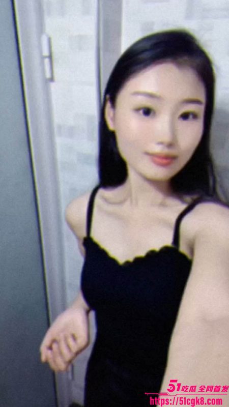 献妻圈子再爆惊天大瓜 人妻被单男无套插入内射 老公一旁录影观看 绿帽癖暴露无遗！-51吃瓜网