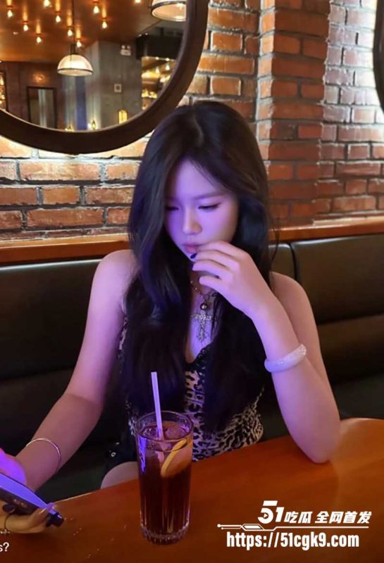 山东小美女 徐梦瑶 不雅视频流出！为升职沦为老总的受虐母狗 上班躲桌下舔屌挨插  拴着狗链被性虐爆操！-51吃瓜网