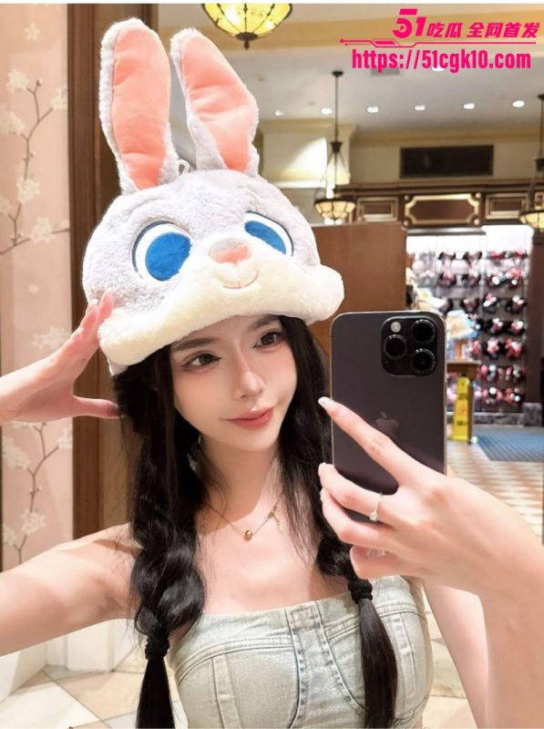 高颜值极品大奶网红 依婷 和男友自拍露脸后入做爱视频泄露 极品翘臀对镜狂喷淫水!-51吃瓜网