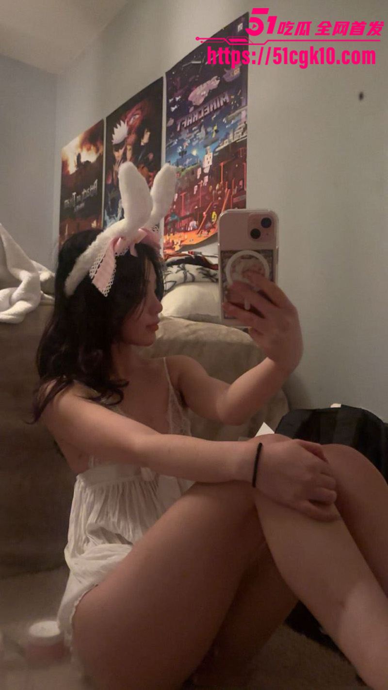 天津反差学生妹 外网拍摄大尺度视频 清纯脸庞诱惑炸裂 无毛嫩穴假屌骑乘 淫水四溢反差十足! - 51吃瓜网-51吃瓜网