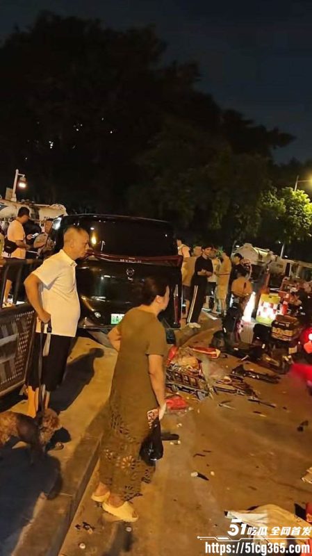 广州海珠区车祸惊魂!新南路庄头公园北门6人受伤 40岁司机被控 现场惨烈无比!-51吃瓜网