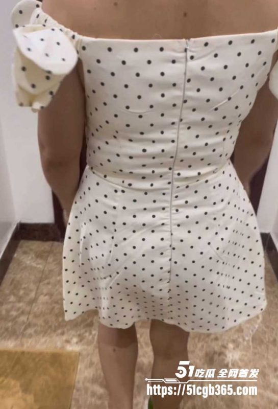 51原创博主 只吃小丸子 乱伦新作！偷窥小姨洗澡 被丁字裤撩起欲火 冲进浴室用肉棒挑逗 猛操肥臀骚货玩内射！-51吃瓜网