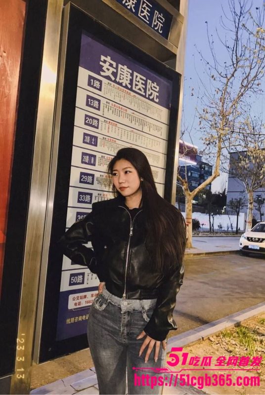 西安外国语大学反差婊 何岚婷 被金主包养调教视频流出  黑丝开裆裤后入猛捅 被操到浪叫连连！-51吃瓜网