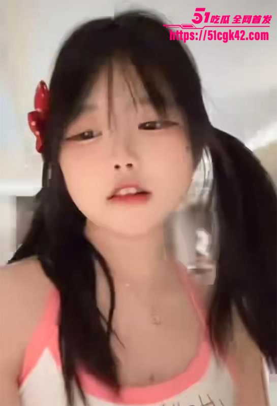 萝莉系网红 幸酱 最新福利流出 用会议软件玩色情直播 白丝袜小内裤美腿大开 双管齐下玩自慰 淫水狂流！-51吃瓜网