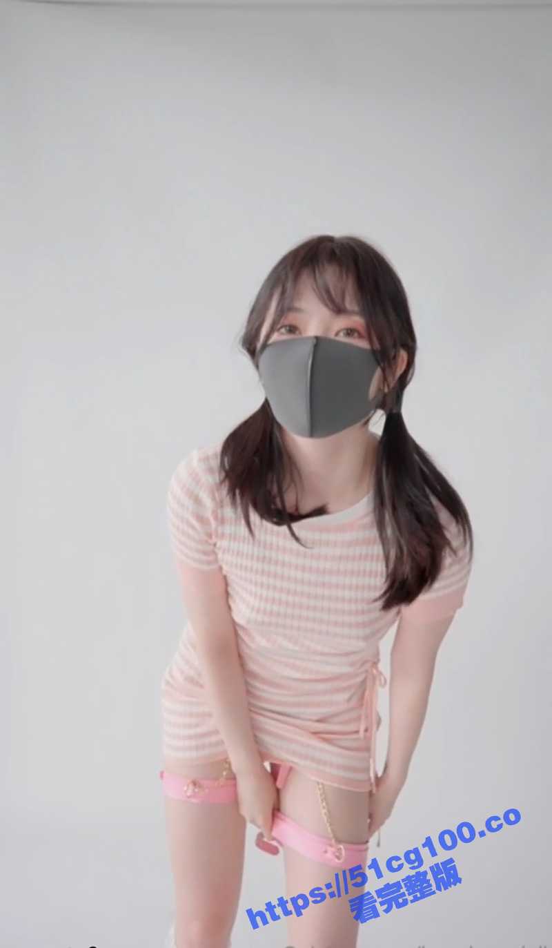 火爆全网 玩偶姐姐 HongKongDoll 最新私拍作品 魔术表演！寂寞少女独自抽插嫩穴！ - 51吃瓜网-51吃瓜网