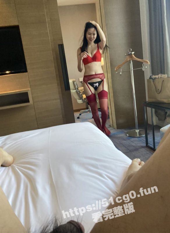 瓜友分享投稿 风骚离异颜值表姐被好兄弟操穴 羞耻心全无 调教的相当听话 从此只配跪着吃鸡巴-51吃瓜网