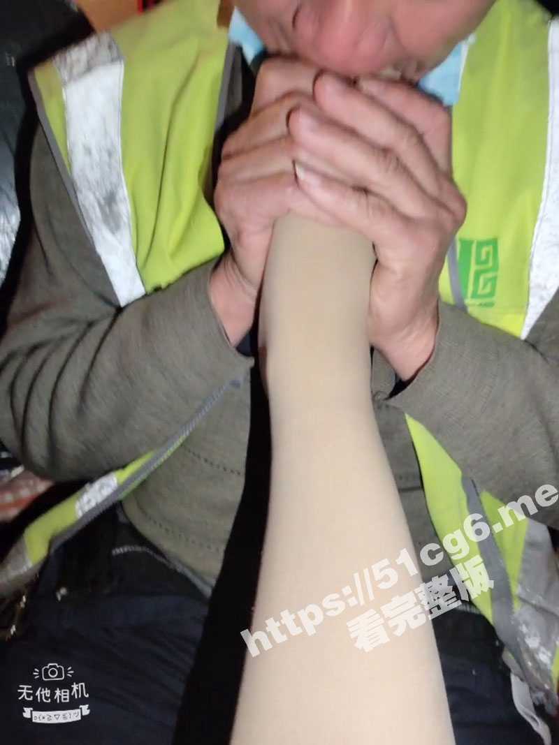 户外勾搭达人 妖媚婷儿 随机福利降临三轮车大叔 街头三轮车上玩车震！旁边老头死活没想明白怎么不是他 - 51吃瓜网-51吃瓜网