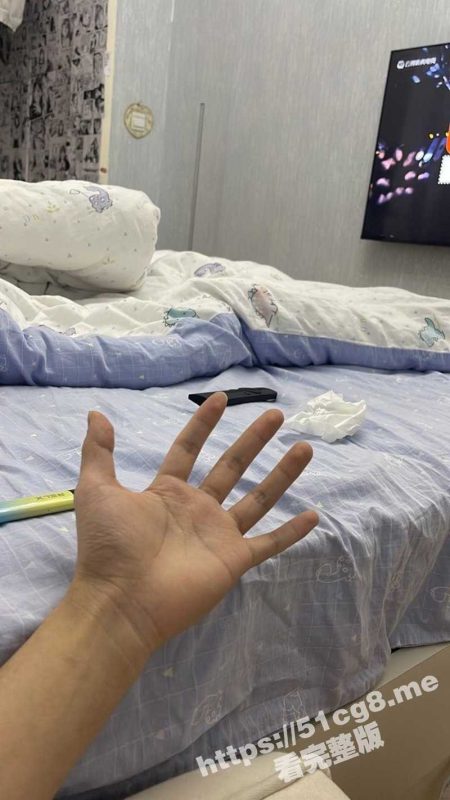 瓜友投稿别人的骚女友！今年初的时候玩过一段时间露出 目前只玩过双飞 开发换妻但是妹子不同意！-51吃瓜网