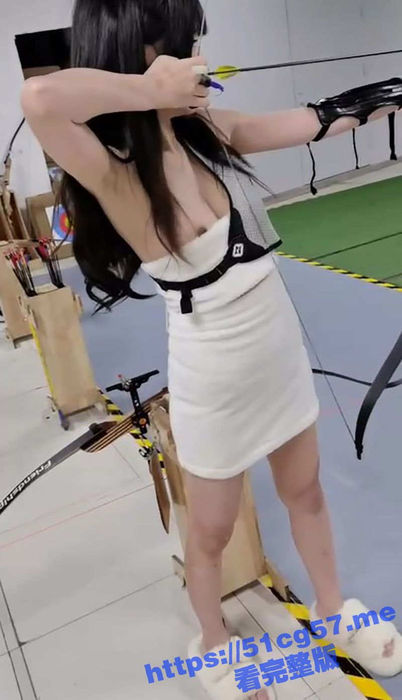 土豪哥包养的萝莉小母狗 射击场露奶射箭 带回家直接爆菊 屎都被干出来了！ - 51吃瓜网-51吃瓜网