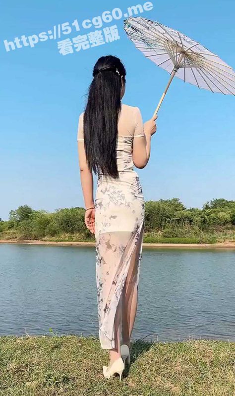 海角姐弟乱伦 会喷水的亲姐姐新作 在厨房和影院跟骚货姐姐连干两炮 汁液喷得到处都是 身体已被榨干-51吃瓜网