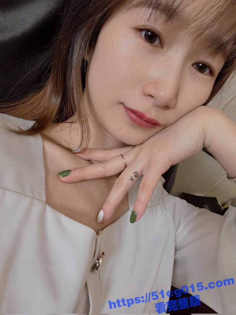 约炮公司新来的母狗财务李丹 美腿性感的已婚骚货 穿开裆黑丝掰开骚穴等着插入 带上乳夹被爆操抽插 - 51吃瓜网-51吃瓜网