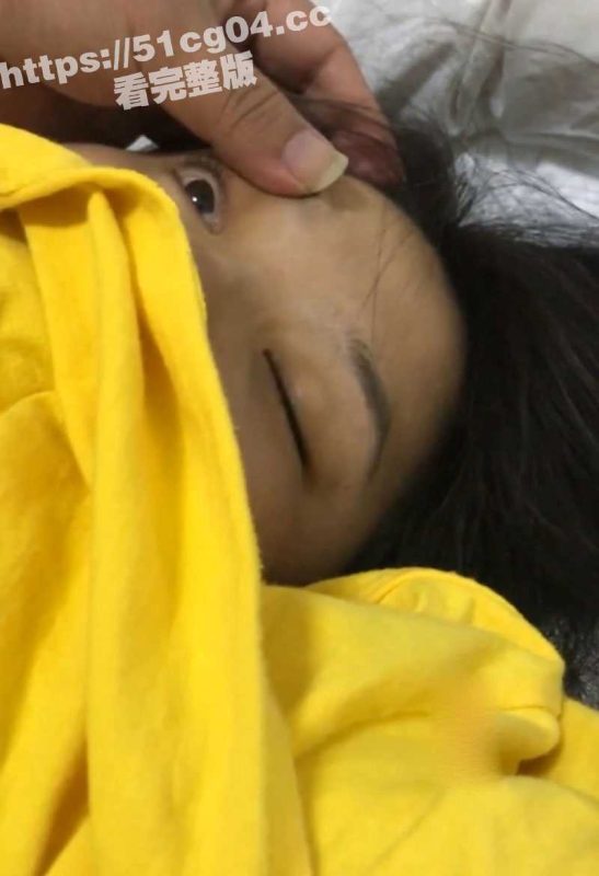 吾家有侄初成长！猥琐肥猪哥下药迷翻亲侄女 疯狂玩弄她的粉嫩美鲍 然后再将大屌强插内射！-51吃瓜网