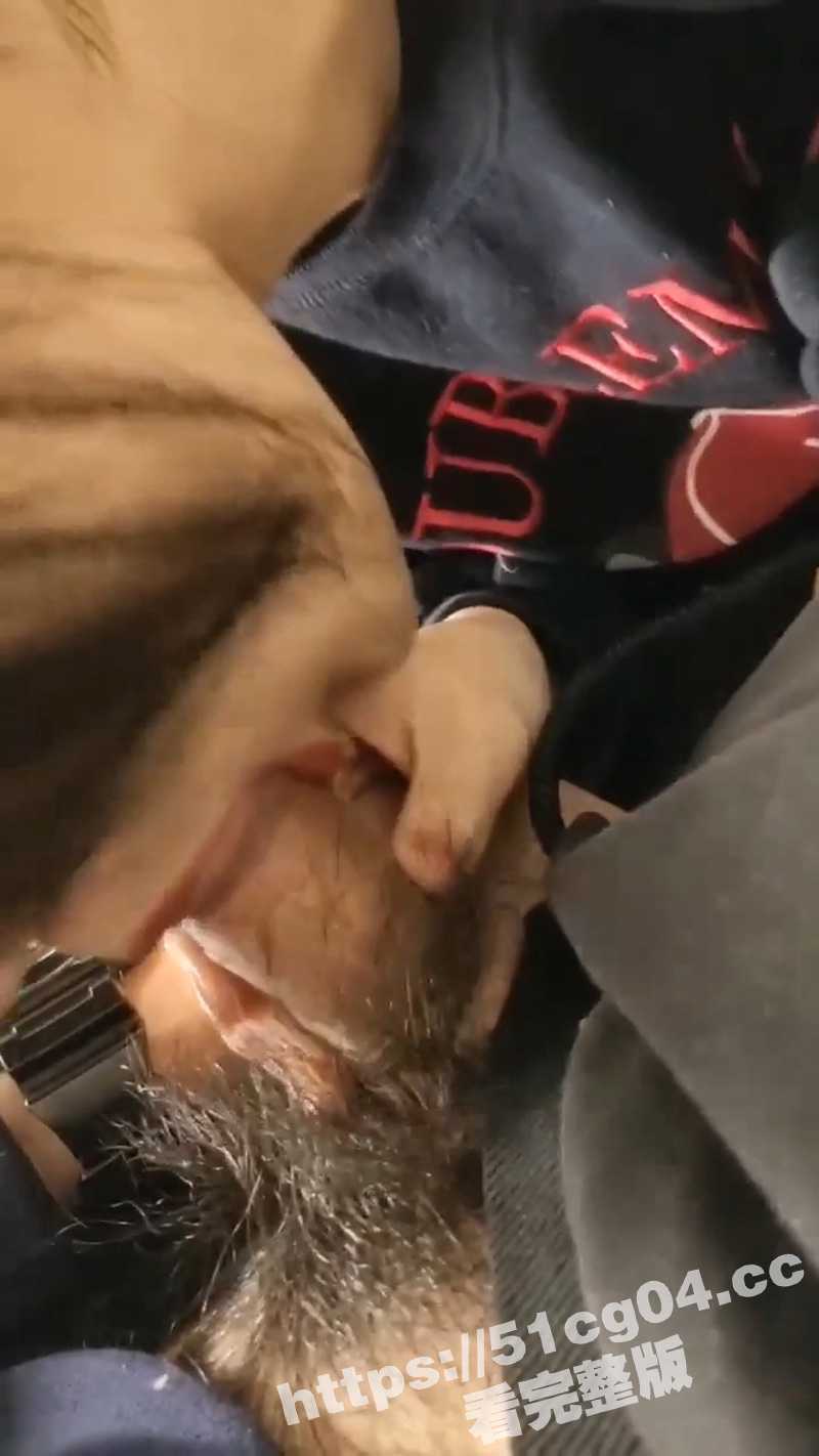 屌炸天!职校谈恋爱的小情侣周末逛商场 在试衣间里自拍口交 外面人来人往好刺激! - 51吃瓜网-51吃瓜网