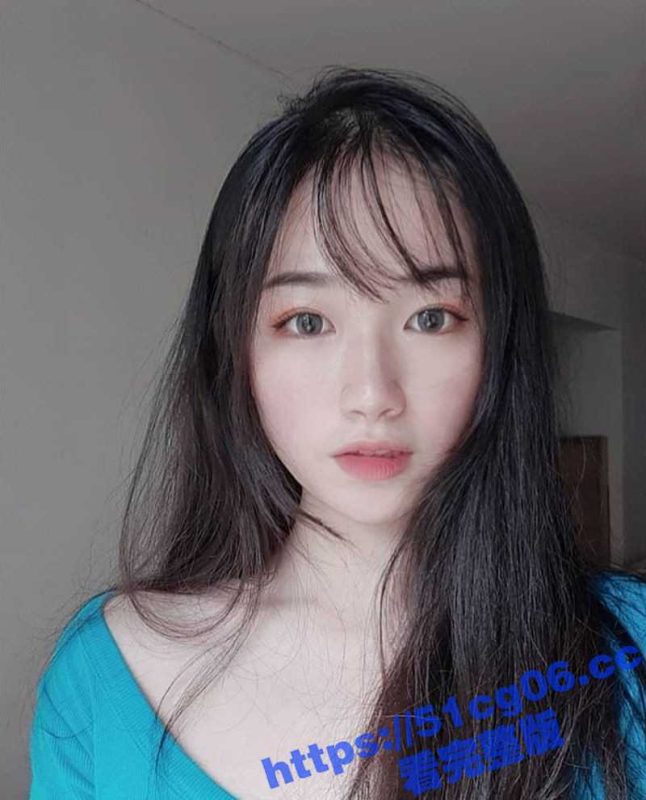 某公司线上招聘模特 视频面试套路应试大学妹黄某惠 展示粉嫩的奶子完美胸型-51吃瓜网