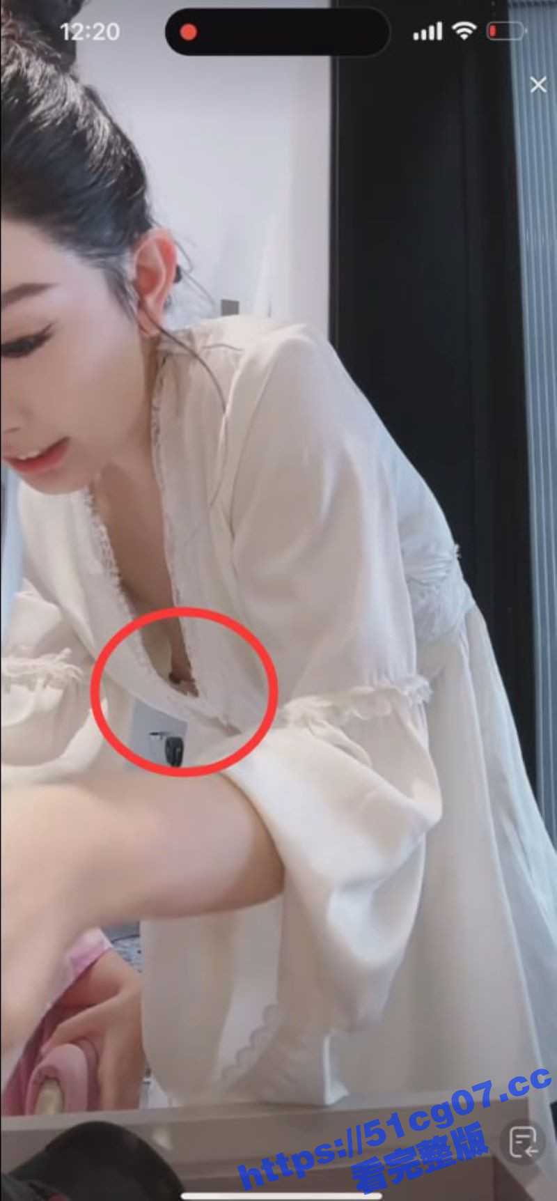 抖音辣妈竟然不穿内衣直播 乳头奶子清晰可见 说不是故意的我都不信! - 51吃瓜网-51吃瓜网