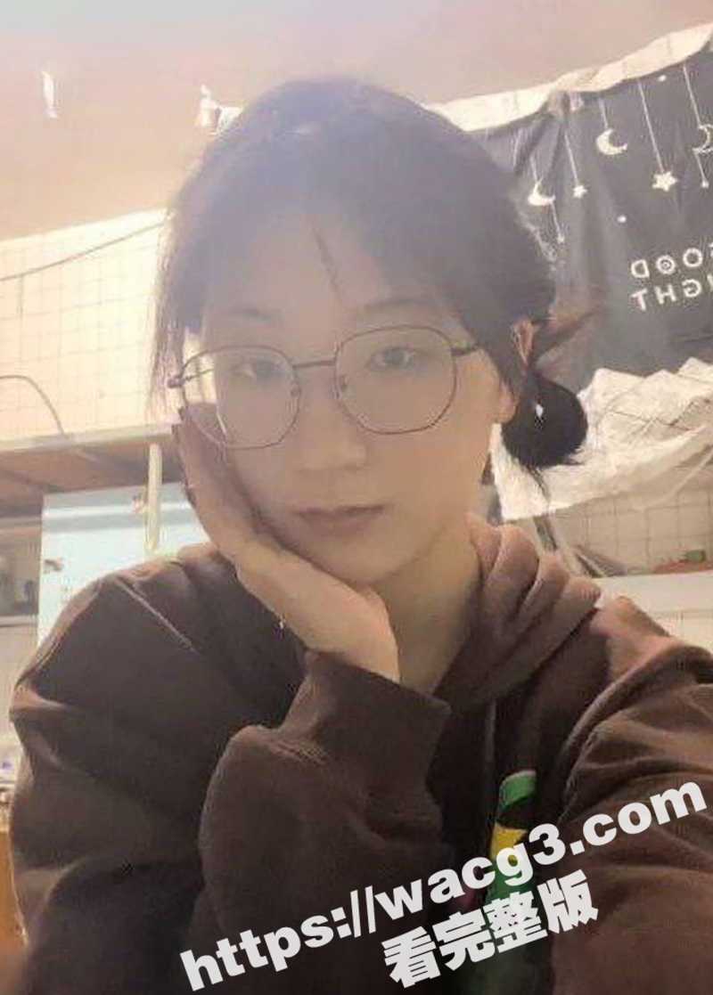 湖北荆州长江大学反差学妹 何冰珂 上课给男友发裸照解馋 下课就宿舍求操 超大性瘾 骚穴一天不被操都难受! - 51吃瓜网-51吃瓜网