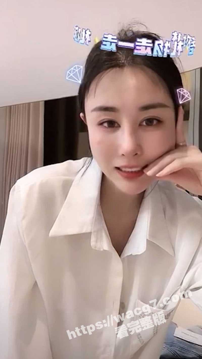 抖音女神各路骚鸡故意走光小合集 露乳直播扣逼抖奶子想尽办法擦边博取流量 神仙打架系列 - 51吃瓜网-51吃瓜网