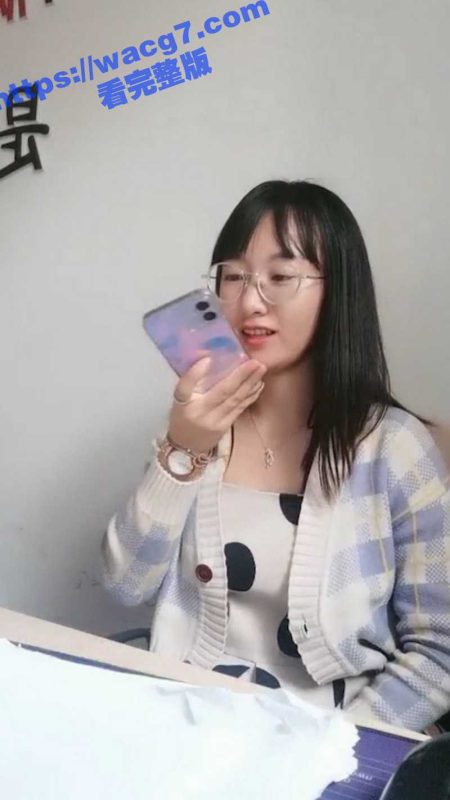 云南昆明的老师 卖身还贷 在办公室就开始自摸自慰了 看这样子是非常喜欢暴露给大家看啊！-51吃瓜网