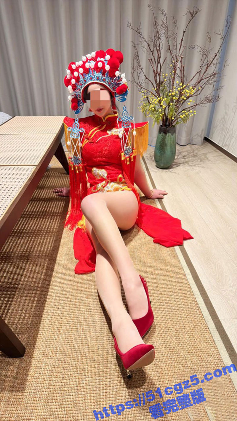 海角 会喷水的姐姐 跨年夜穿中式汉服 实现双洞齐插 以大量潮喷变相给大家拜年! - 51吃瓜网-51吃瓜网