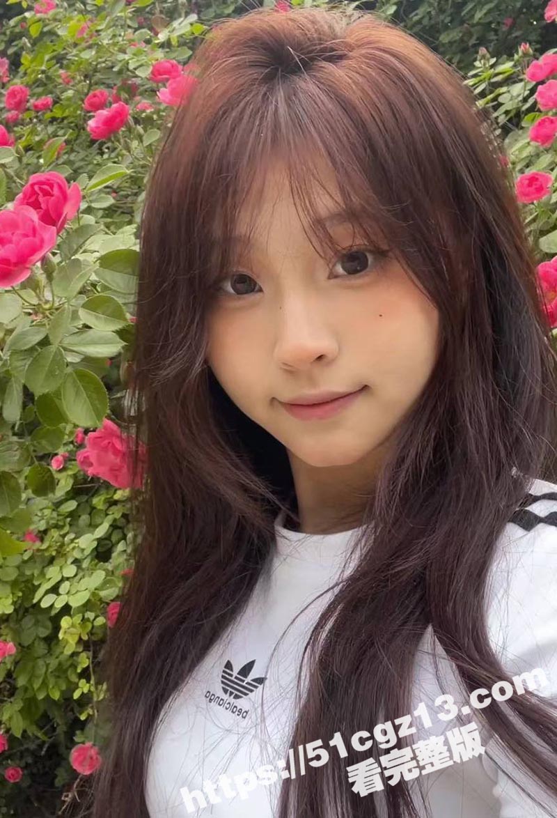 PUA达人酒店约操00后黑丝女网友 酒醉舌吻调情吸屌 撕烂黑丝直接开操 小骚货叫声甜美 场面相当劲爆 - 51吃瓜网-51吃瓜网