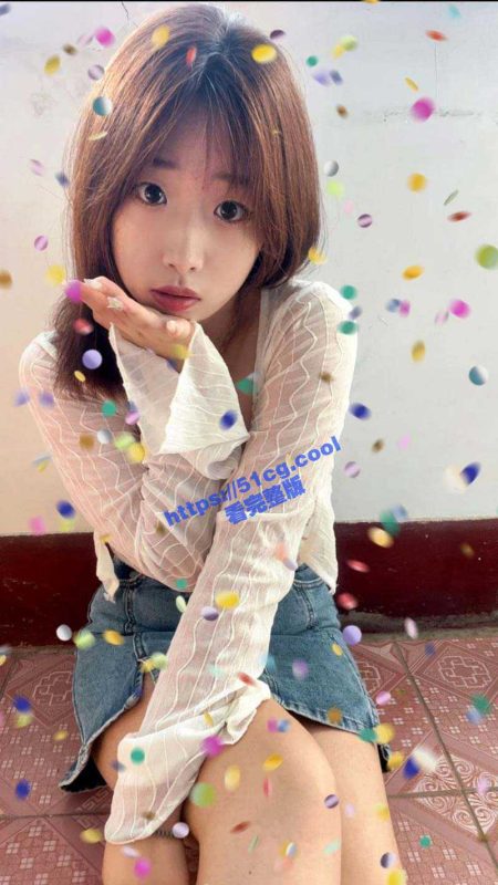 大二学妹玩的很花，喜爱多人运动，实力金主包养的玩物-51吃瓜网