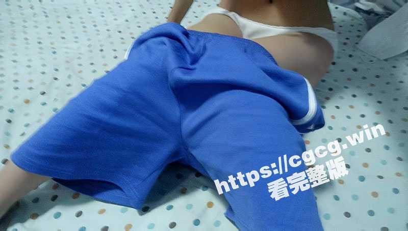 高中女生为了王者皮肤 对着手机背后的陌生人宽衣解带 主动掰开粉嫩的小穴 - 51吃瓜网-51吃瓜网